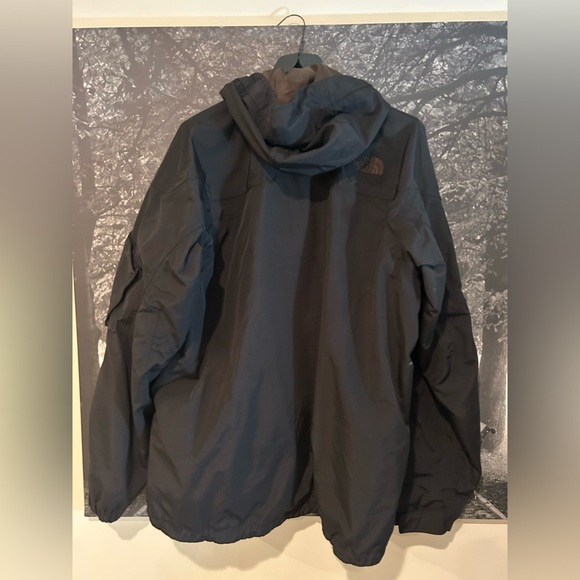 North Face HyVent multi-pocket jacket - Picture 2 of 12